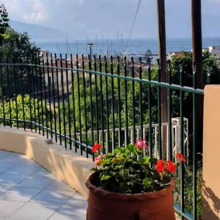 Estia Sea View サミ